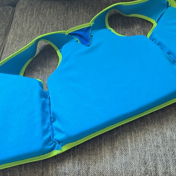 SwimSchool vest - Picture 3 of 4